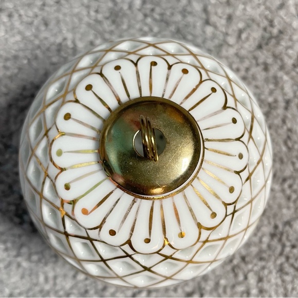 Hand Painted Signed Vintage Ceramic Christmas Ornament Gilded Holly & Berries - Picture 5 of 7